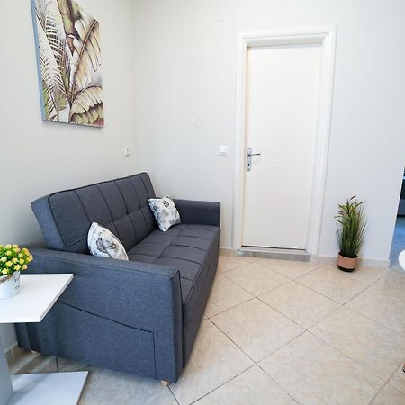 Angels Pool Studios And Apartments باليوكاستريتسا المظهر الخارجي الصورة