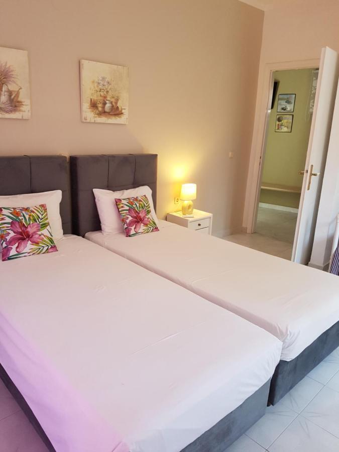 Angels Pool Studios And Apartments باليوكاستريتسا المظهر الخارجي الصورة