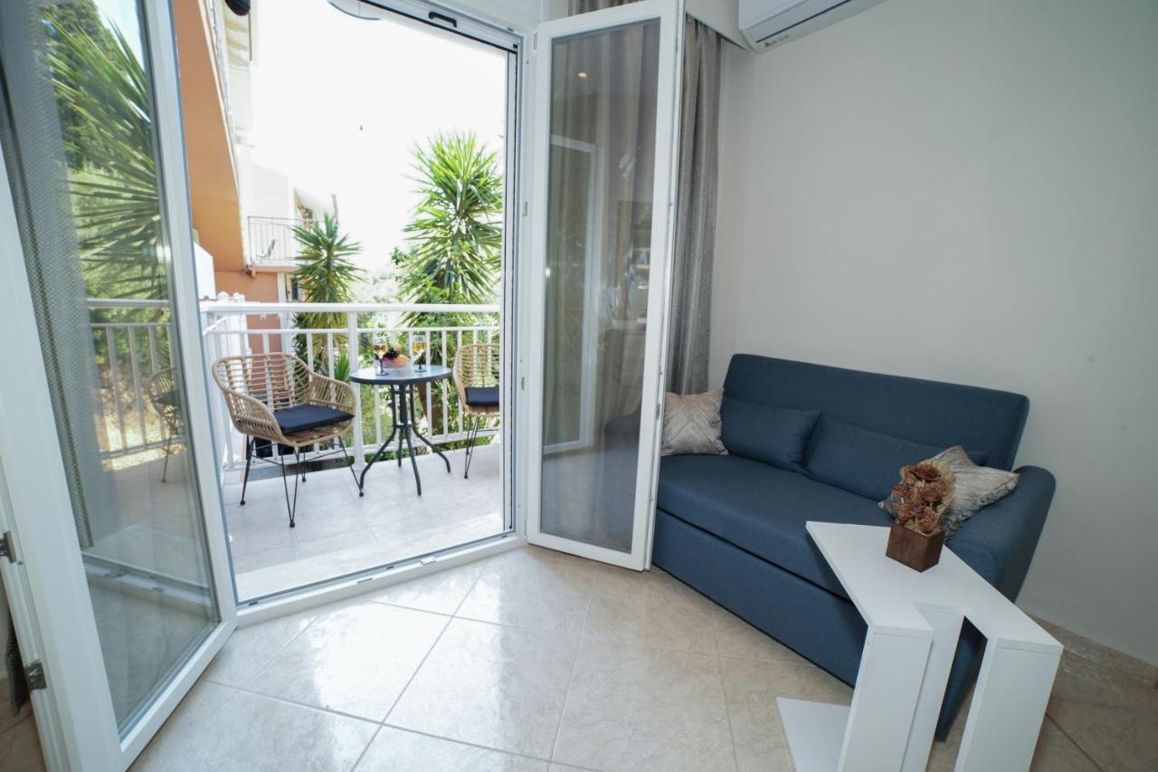 Angels Pool Studios And Apartments باليوكاستريتسا المظهر الخارجي الصورة