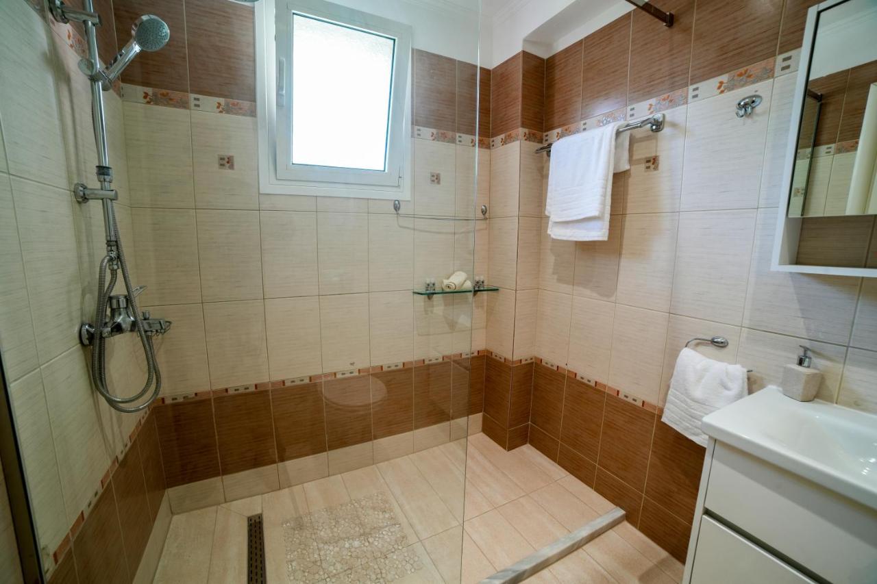Angels Pool Studios And Apartments باليوكاستريتسا المظهر الخارجي الصورة