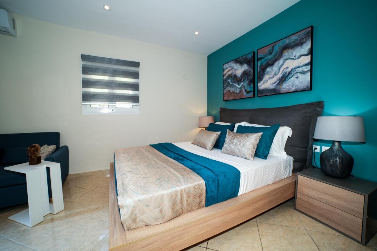 Angels Pool Studios And Apartments باليوكاستريتسا المظهر الخارجي الصورة