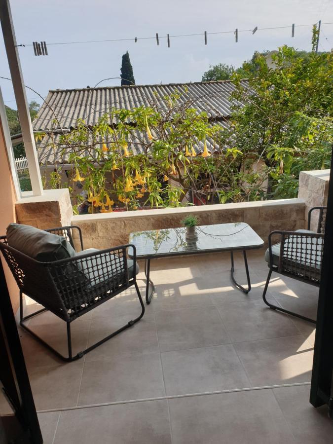 Angels Pool Studios And Apartments باليوكاستريتسا المظهر الخارجي الصورة
