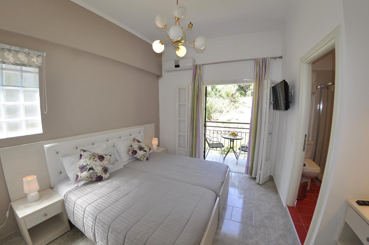 Angels Pool Studios And Apartments باليوكاستريتسا المظهر الخارجي الصورة