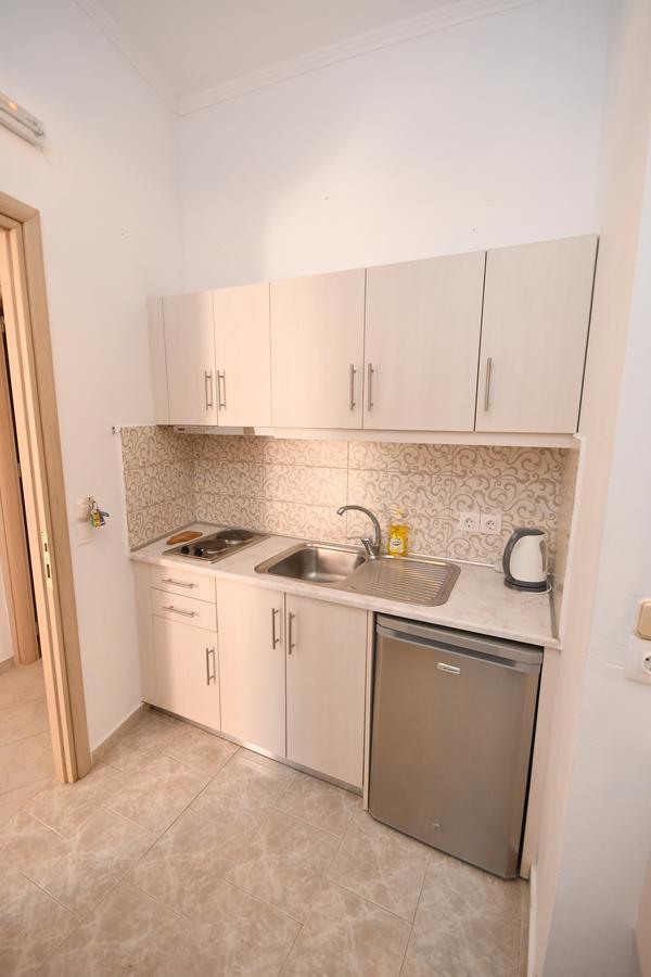 Angels Pool Studios And Apartments باليوكاستريتسا المظهر الخارجي الصورة